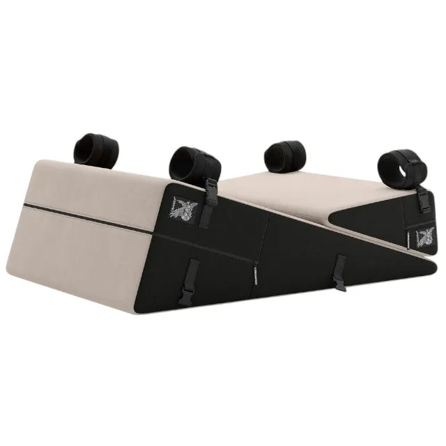 Rampă cu pernă de sex LIBERATOR Bondage Wedge/Ramp Combo. mobilier pentru jocuri erotice BDSM. cu cătușe detașabile. culoare crem